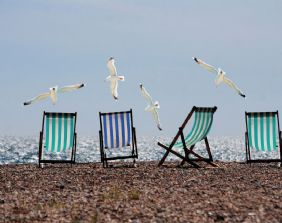 La proroga delle concessioni demaniali marittime: il bene spiaggia da una prospettiva europea e di common law britannico