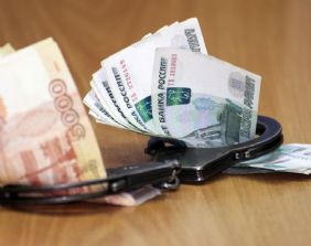 La Cassazione sul rapporto tra delitto di corruzione propria e quello di rivelazione e utilizzazione di segreti d’ufficio