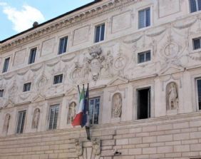 Tutela del paesaggio e del patrimonio storico e artistico e obbligo di ripubblicazione dei piani urbanistici