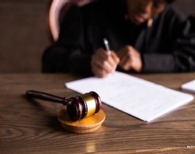 Legittima la compensazione delle spese di lite in caso di accoglimento del motivo di appello sulla condanna per lite temeraria