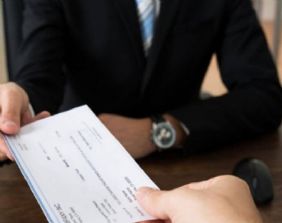 Compensi avvocato: sospensione del recupero in caso di azione per l´accertamento della responsabilità