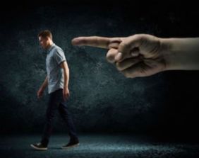 Abbandono della casa coniugale: onere probatorio e giusta causa di allontanamento nel caso di intollerabile convivenza