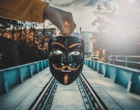 Violenza virtuale, danno reale: analisi giuridica dei deepfake sessualmente espliciti