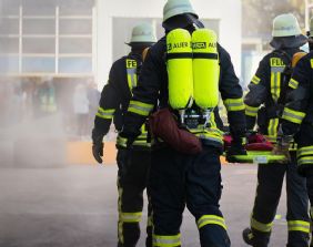 La Cassazione qualifica come reato autonomo la combustione di rifiuti pericolosi