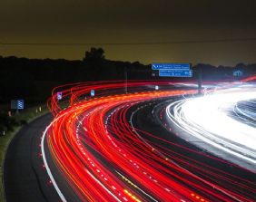 In caso di scontro tra veicoli la colpa di uno dei conducenti non basta a escludere la responsabilità dell´altro