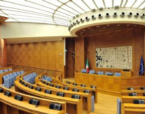 I gruppi parlamentari e la concezione eurounitaria di P.A.: è possibile qualificarli «organismi di diritto pubblico»?