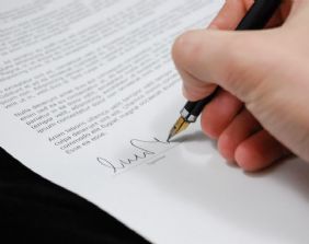 Reddito di cittadinanza e false dichiarazioni: rimessione alle Sezioni Unite
