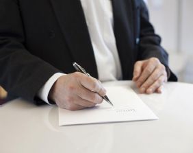 Riflessioni sul contratto per persona da nominare. Azione revocatoria della dichiarazione di nomina e casi peculiari