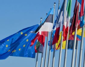 L´Unione europea: storia dell´istituzione sovranazionale e dei suoi strumenti normativi